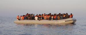 Immigrazione: a Salerno nave con 1044 migranti a bordo